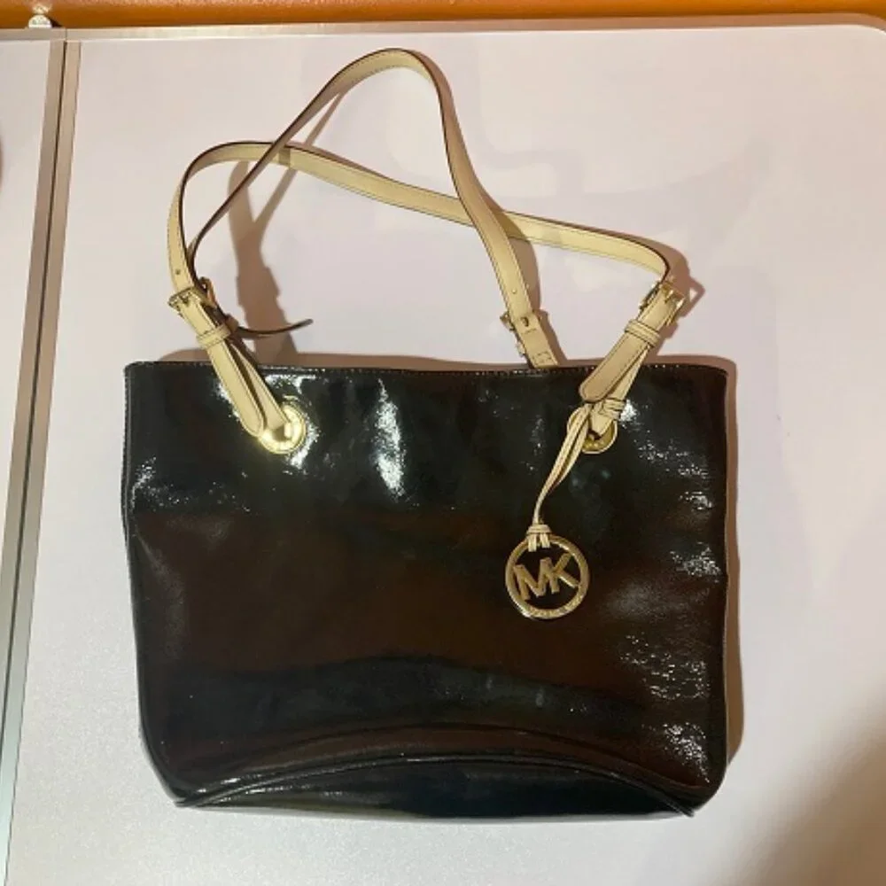 MICHAEL KORS Shiny Black Leather TOTE BAG PURSE - Picture 1 of 5